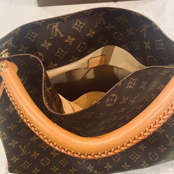 Louis Vuitton Artsy MM Tote - Picture 5 of 14